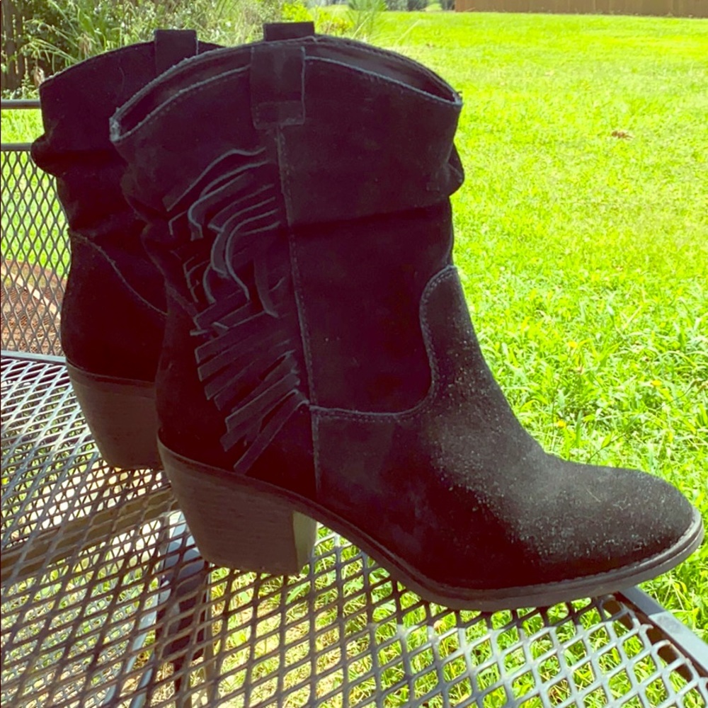Black suede fringed boots